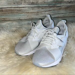 Puma Women’s White & Silver Sneakers sz 8 NWOB!